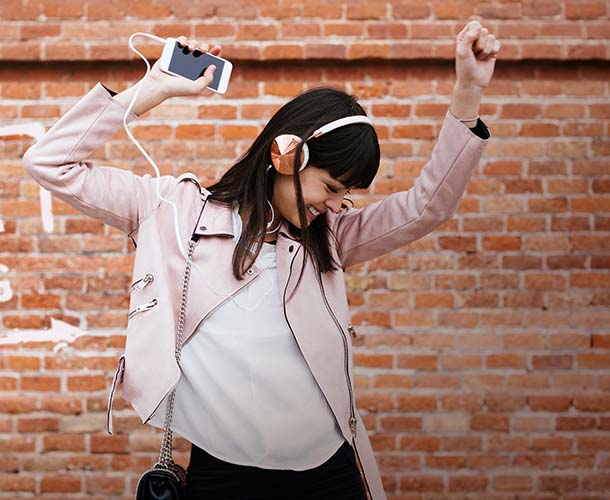 Kasasa Tunes Girl Dancing